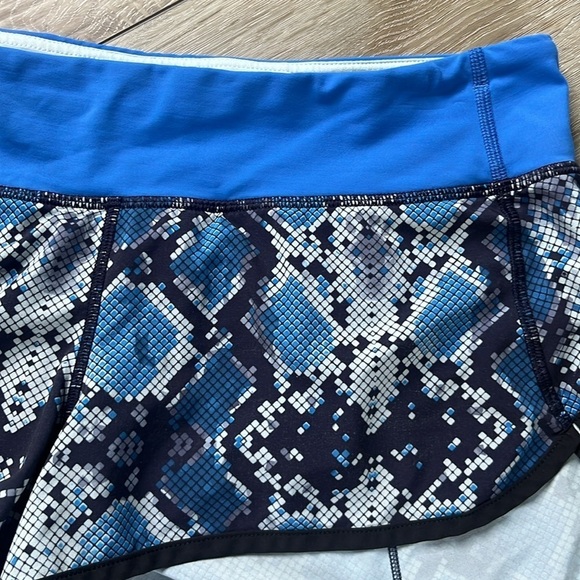 Lululemon Speed Short *4-way Stretch
Mini Ziggy Snake Caspian Blue Pipe Dream - Picture 3 of 9